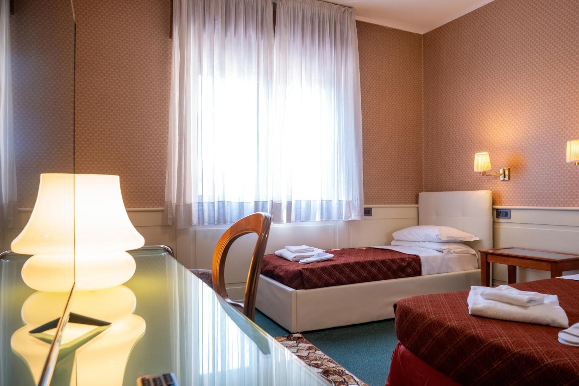 Hotel Alla Giustizia Mestre Bagian luar foto